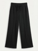 بنطلون بخصر مرتفع وأرجل واسعة